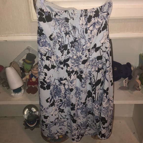 Formal dress - Picture 2 of 5